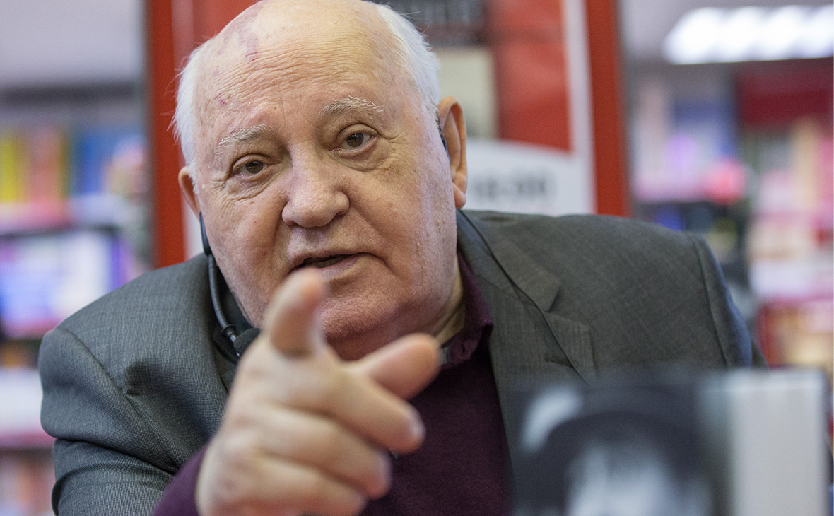 Горбачев призвал страны избавиться от «ядерного дамоклова меча»