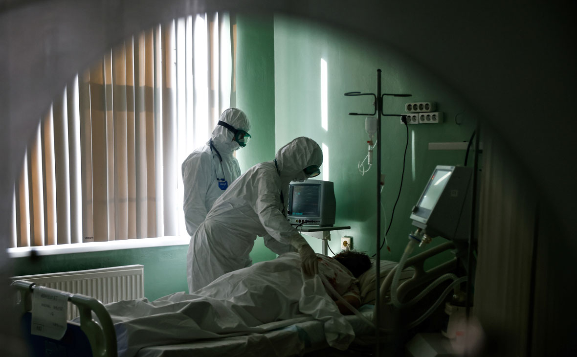 Попова назвала долю привитых среди заболевших COVID-19 россиян