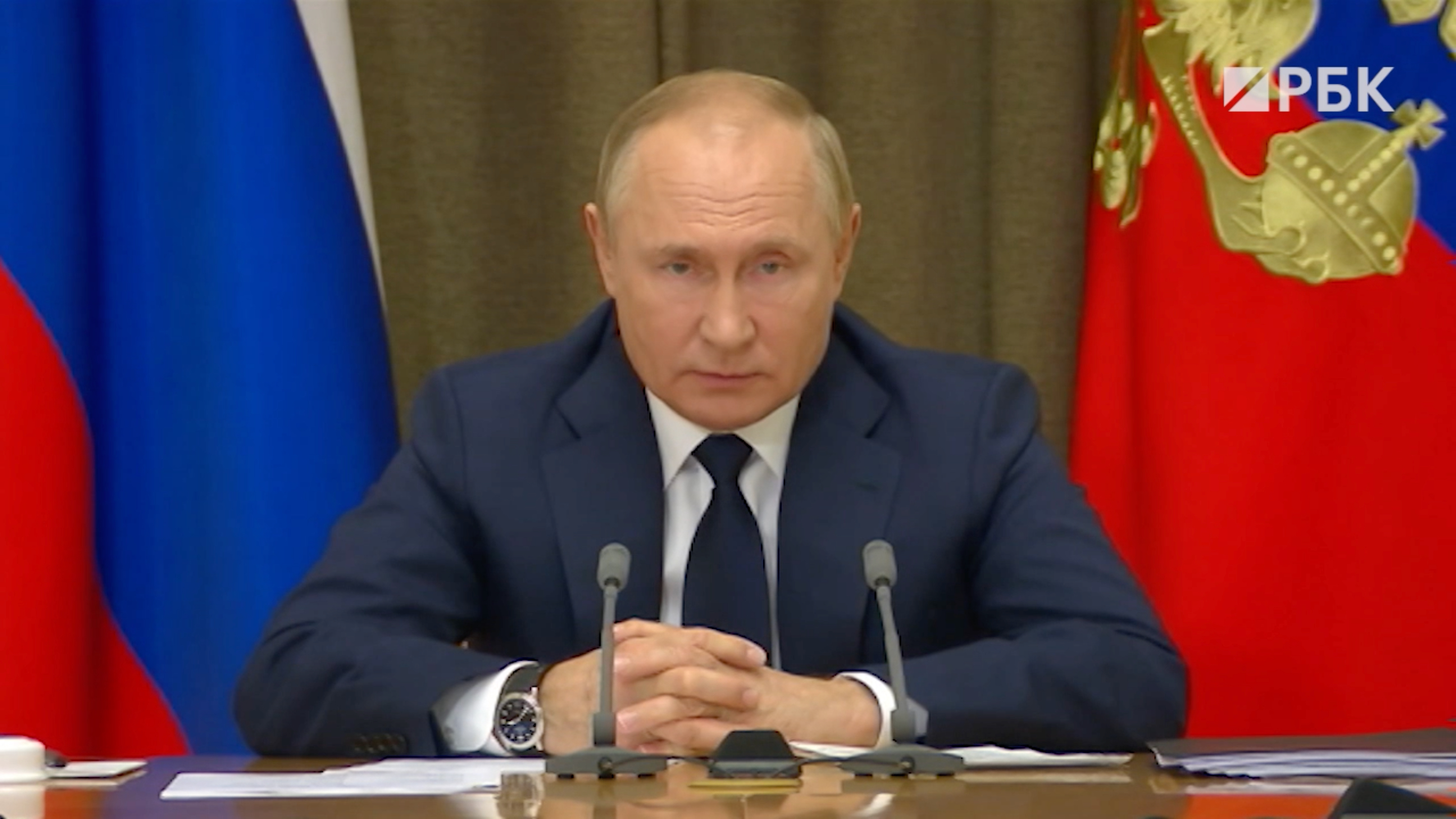 Путин поручил Минобороны помогать гражданским медикам в борьбе с COVID