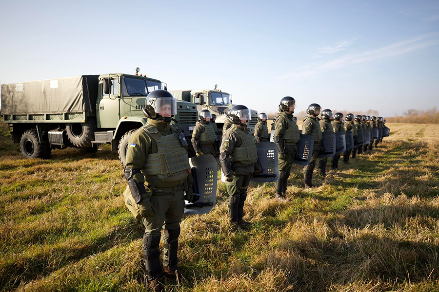 Украина начала переброску военных и авиации к границе с Белоруссией