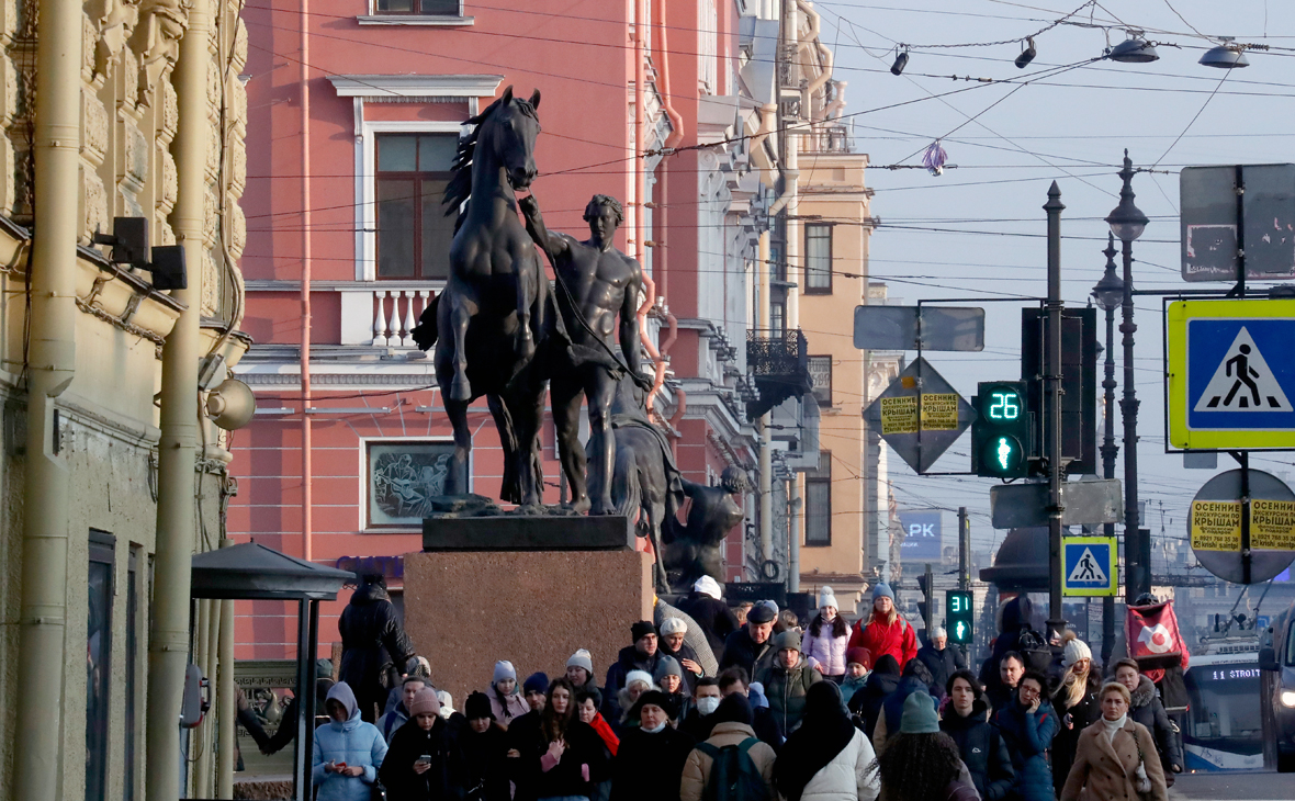 Общество санкт петербурга. 7 Ноября Санкт Петербург. СПБ фото улиц днем. Санкт-Петербург той Питер.