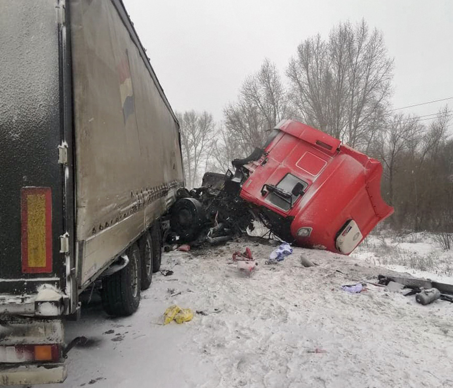 Уголовное дело завели после гибели двоих в массовом ДТП под Волгоградом