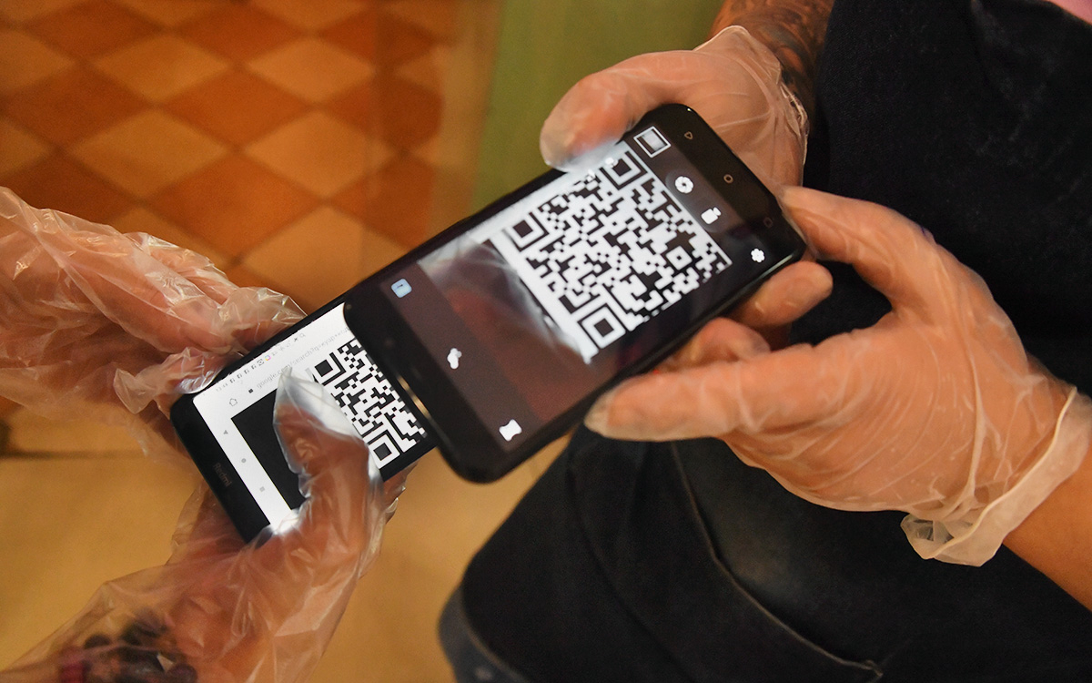 В ХМАО продавцов обязали предъявлять покупателям QR-коды