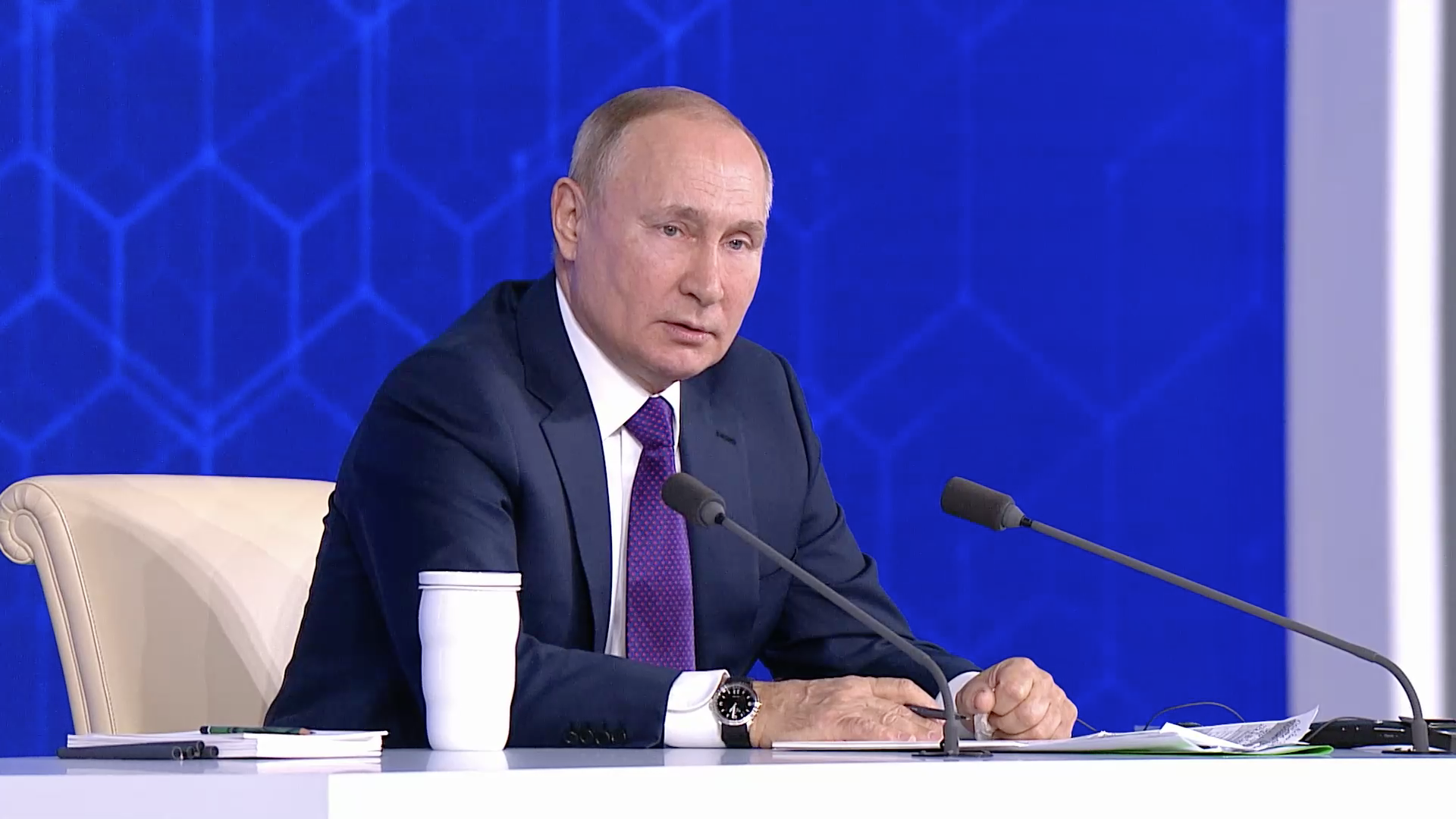 Путин назвал недостаточным уровень коллективного иммунитета в России