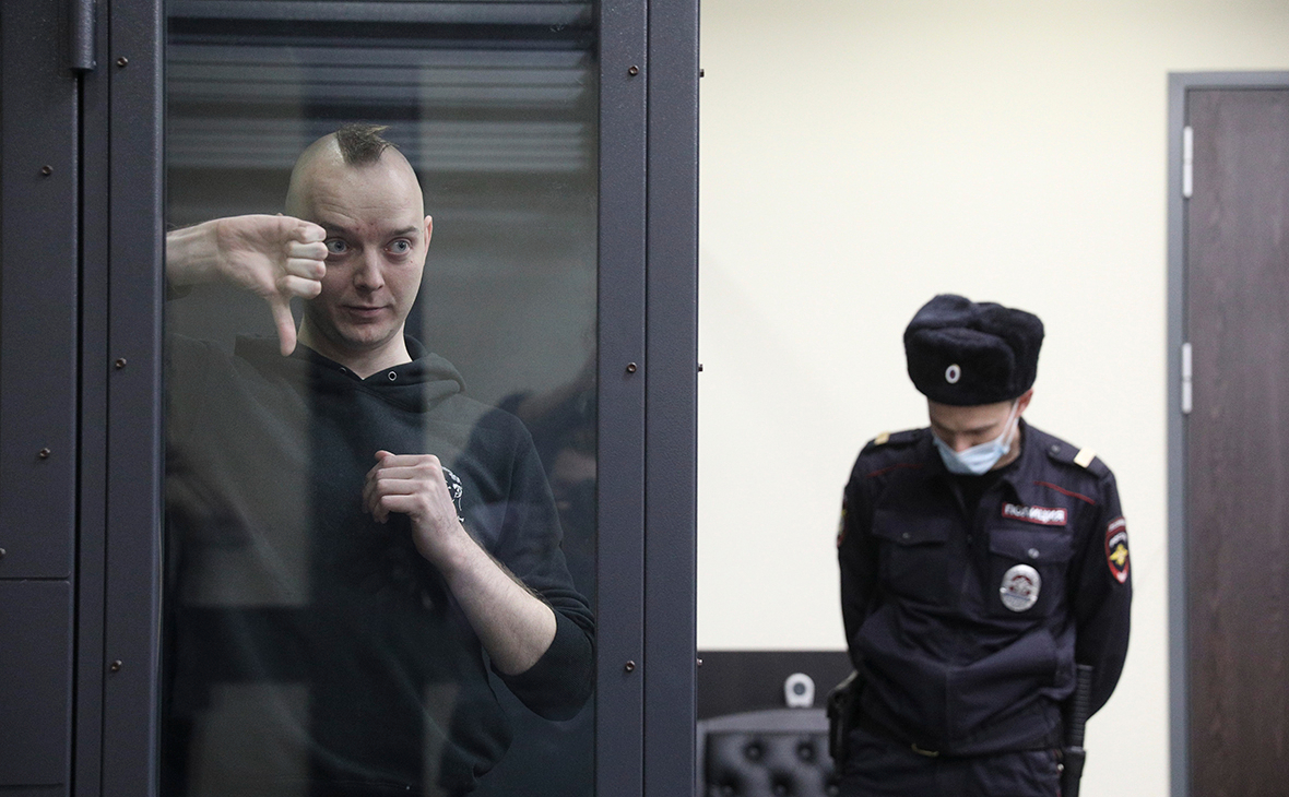Суд оставил Ивана Сафронова под арестом