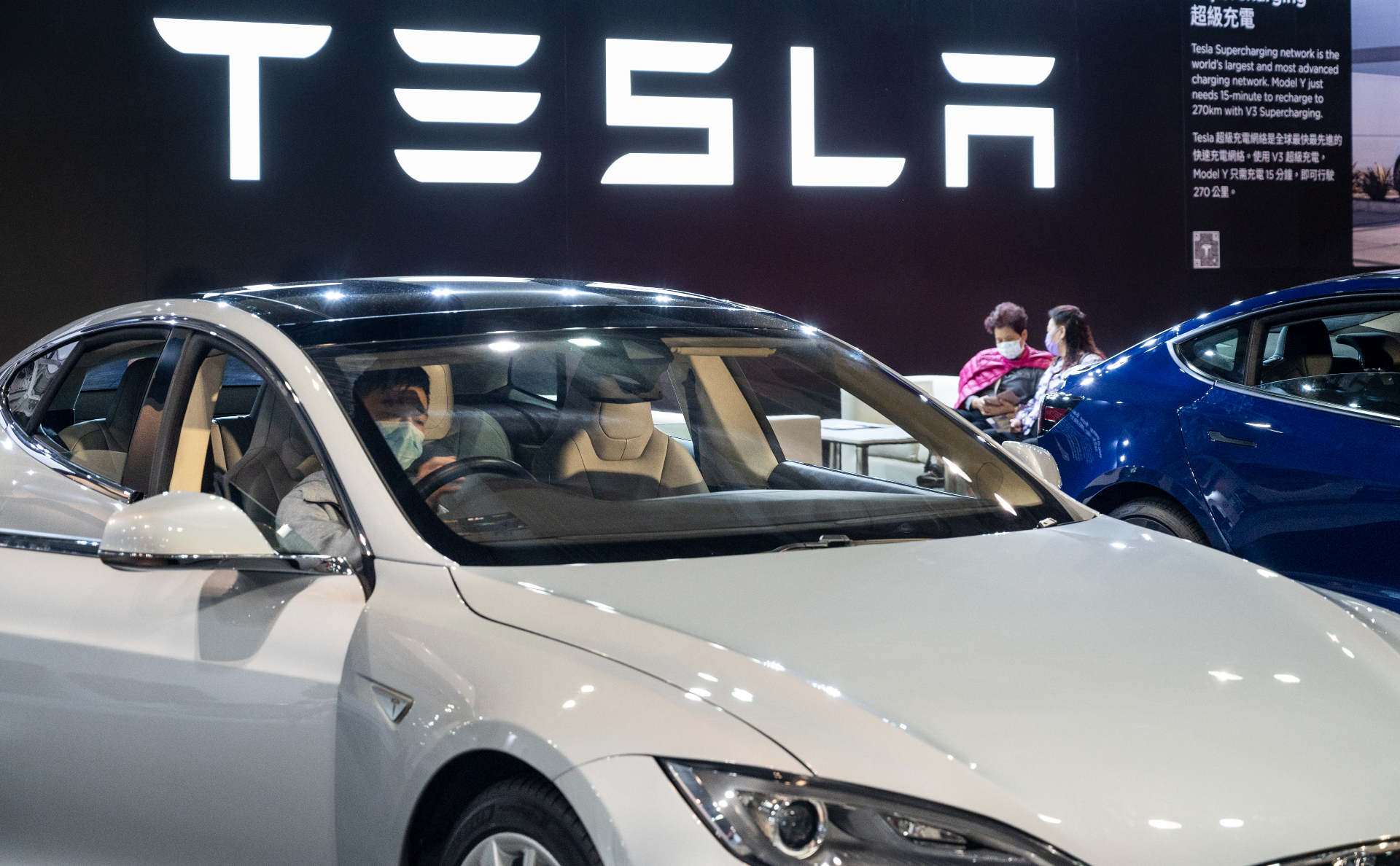 Tesla отозвала 475 тыс. электромобилей в США из-за дефектов