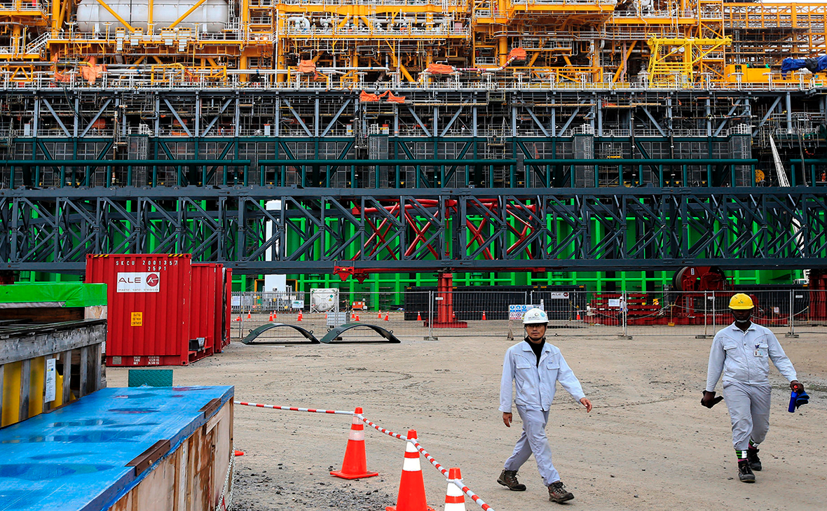 ОПЕК+ согласовала рост добычи нефти вопреки падению цен на нее