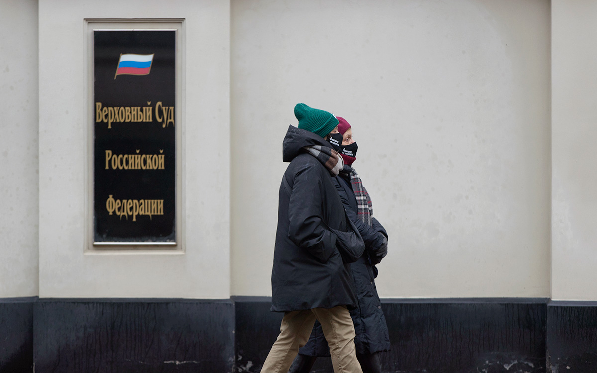 Юристы оценили решение Верховного суда по штрафу из-за маски по фото