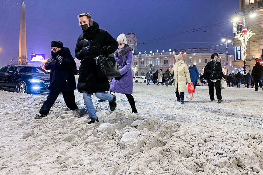 Беглов заявил о невозможности убрать снег из Петербурга за один «щелчок»