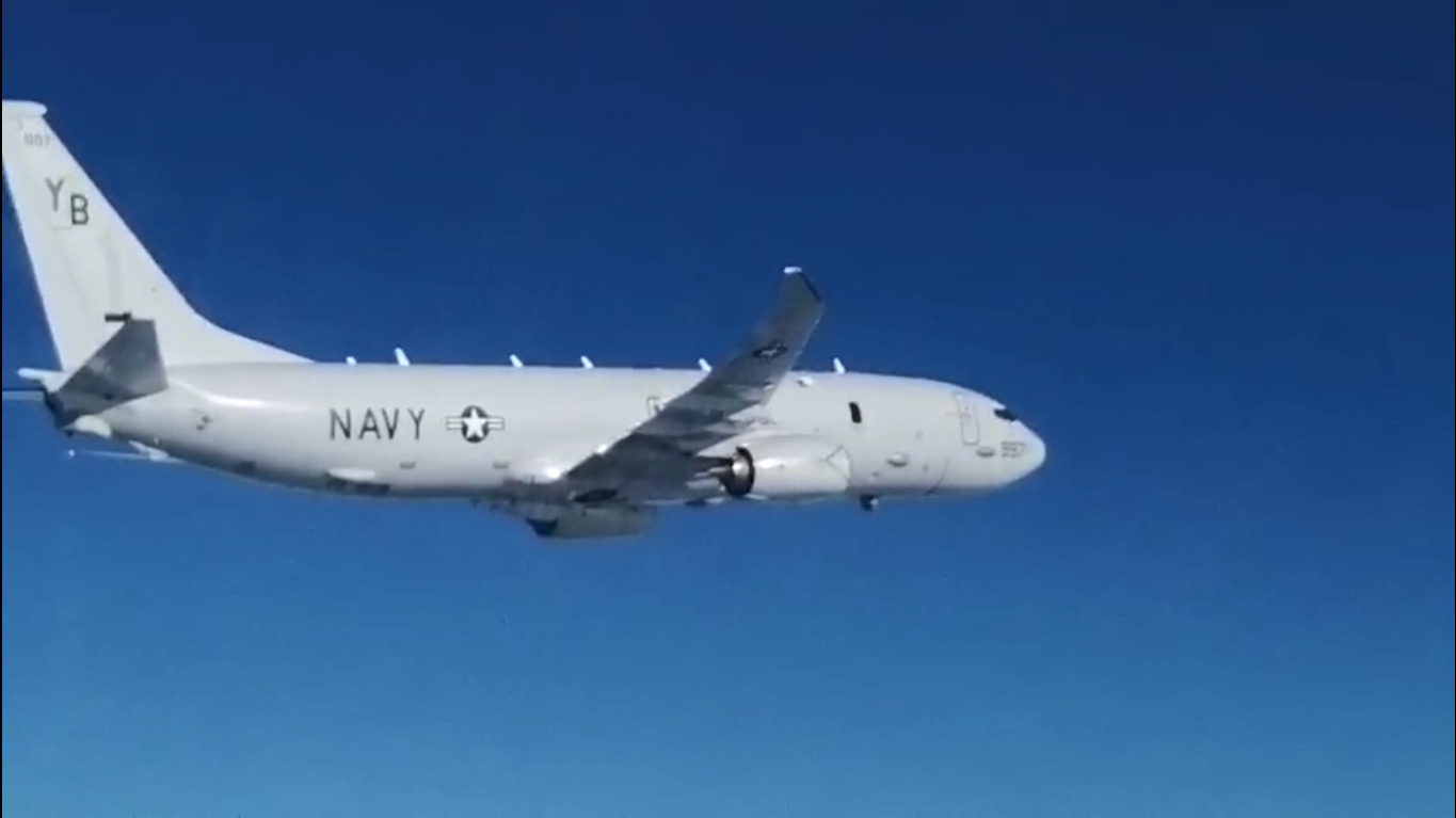 Су-30 сопроводил самолет-разведчик Р-8А ВМС США над Черным морем