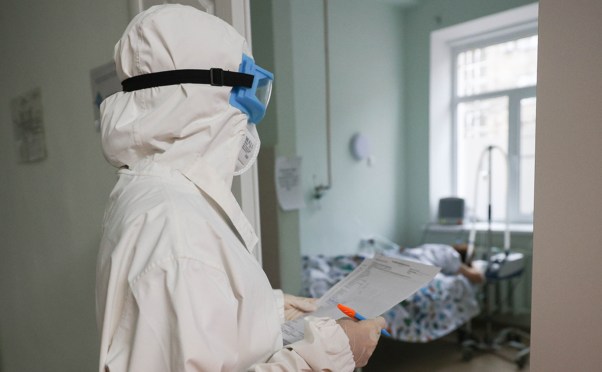 Попова заявила, что снимать ограничения по COVID-19 преждевременно