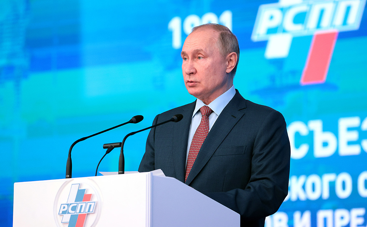 Путин потребовал доработать законопроект о QR-кодах в общественных местах