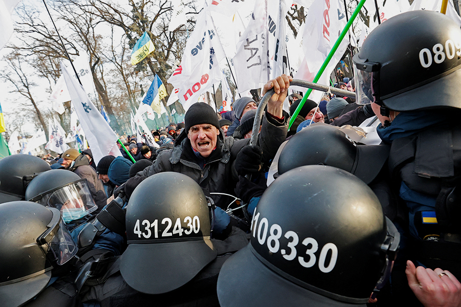 Как прошла акция протеста у здания Рады в Киеве. Фотогалерея