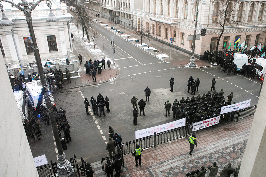 Как прошла акция протеста у здания Рады в Киеве. Фотогалерея
