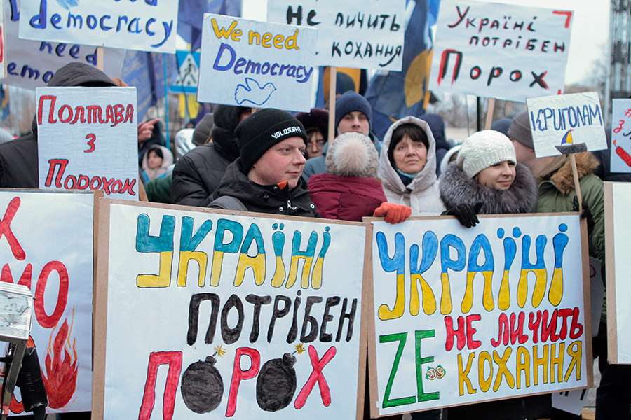 В Госбюро расследований заявили, что Порошенко не взял повестку в суд
