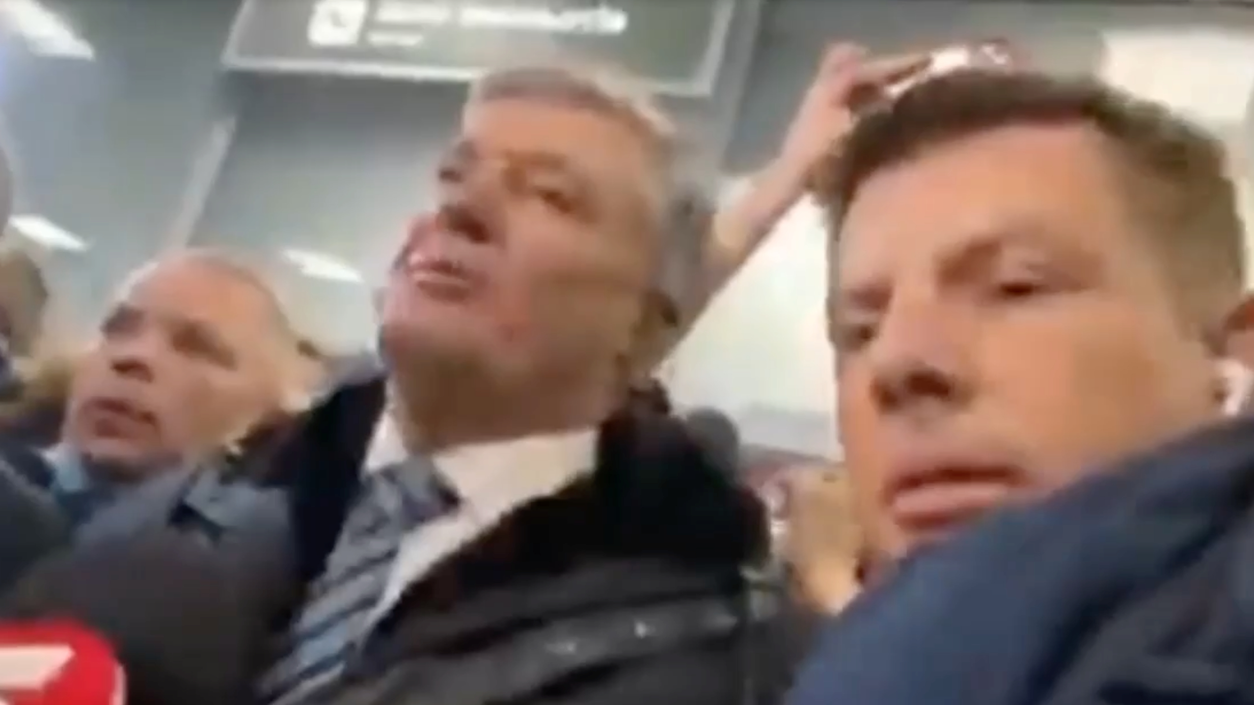 В Госбюро расследований заявили, что Порошенко не взял повестку в суд