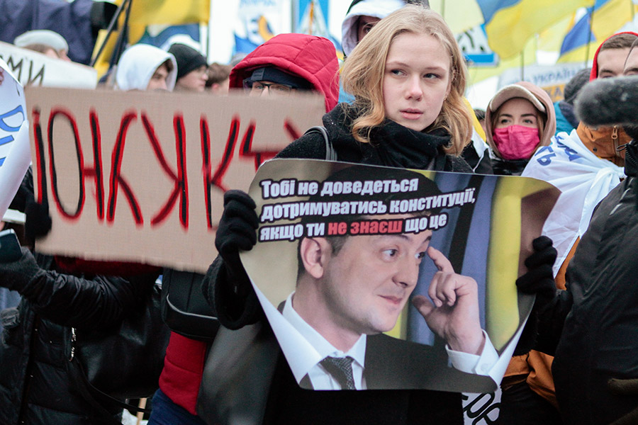 В Госбюро расследований заявили, что Порошенко не взял повестку в суд