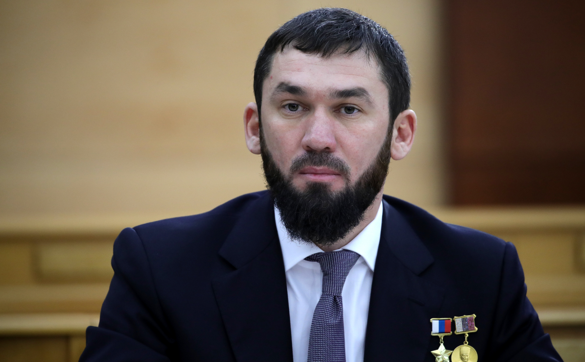 Спикер парламента Чечни сообщил о шантаже в Instagram от его имени