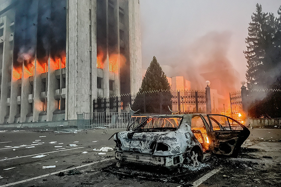 Погромы в мэриях и магазинах: фото последствий беспорядков в Казахстане