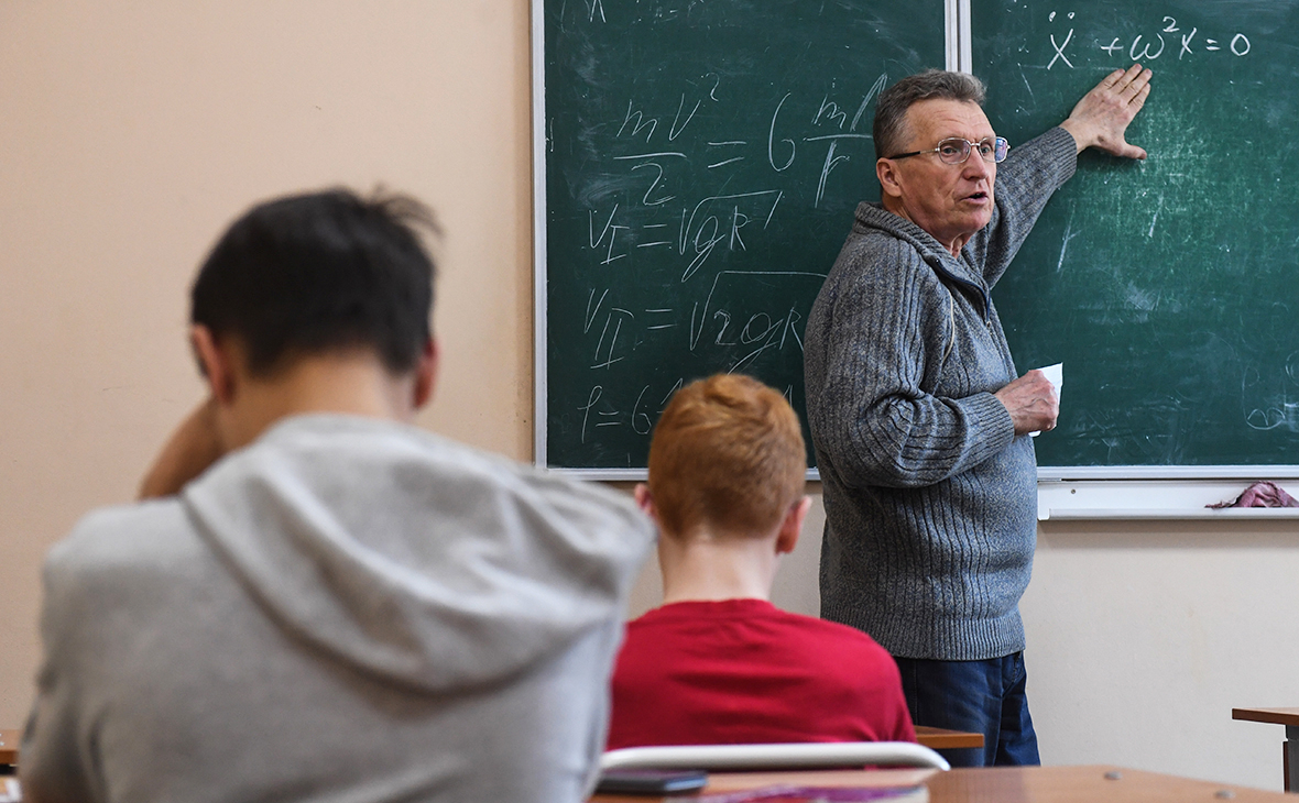 Минпросвещения заявило об отсутствии планов переводить школы на удаленку