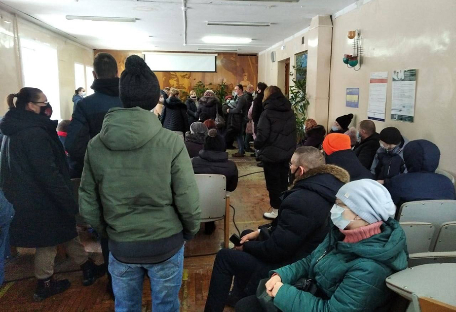 Как власти решают проблему очередей в поликлиники. Фоторепортаж