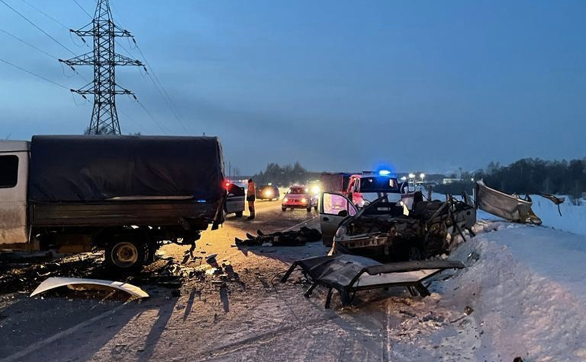 Четыре человека погибли при столкновении пяти автомобилей в Кемерово