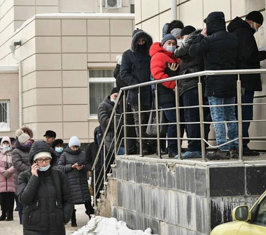 Как власти решают проблему очередей в поликлиники. Фоторепортаж