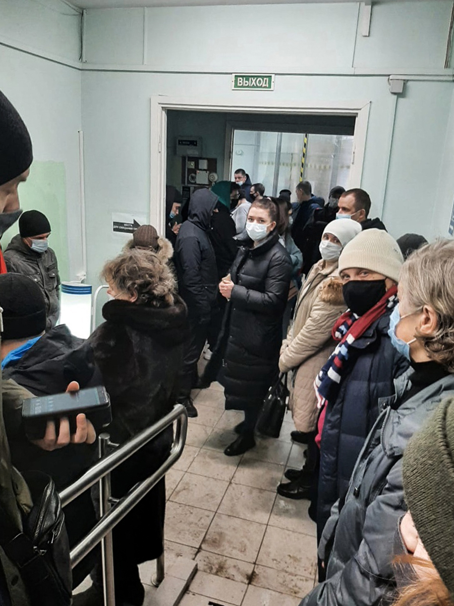 Как власти решают проблему очередей в поликлиники. Фоторепортаж