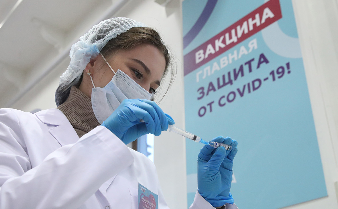 Эффективность «Спутника» скорректировали. Актуальное о COVID на 3 февраля