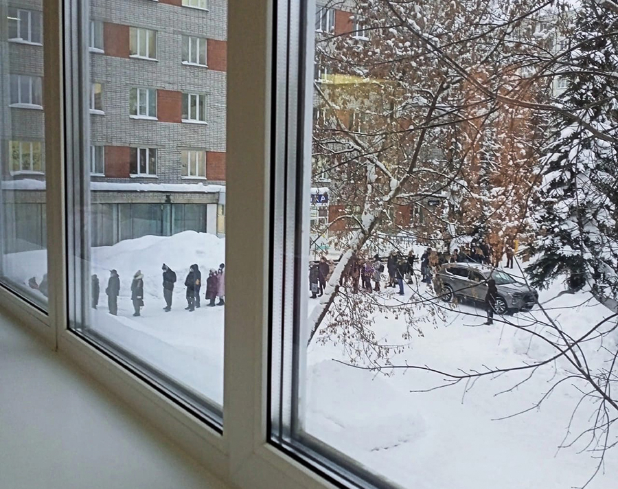 Как власти решают проблему очередей в поликлиники. Фоторепортаж