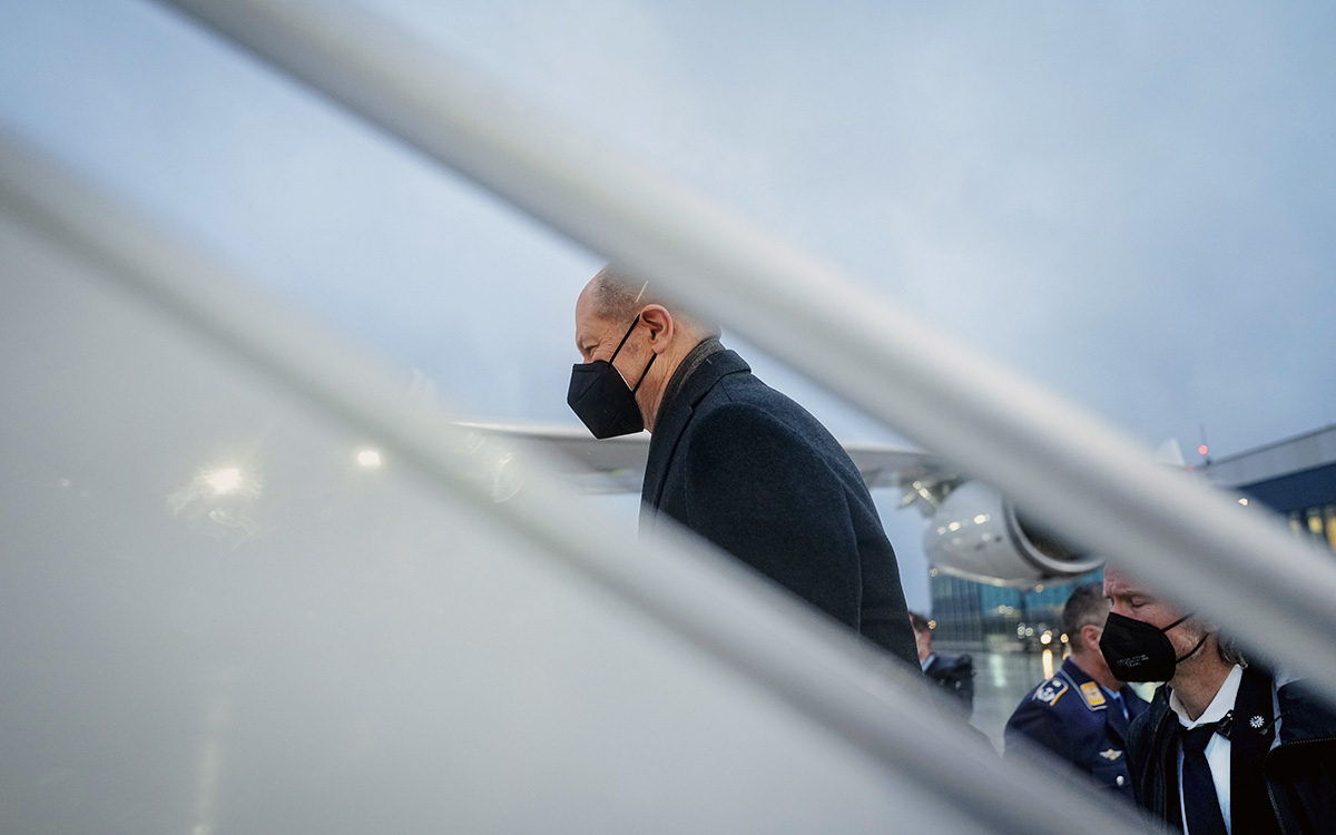 Канцлер Германии предупредил о «далеко идущих» санкциях против России