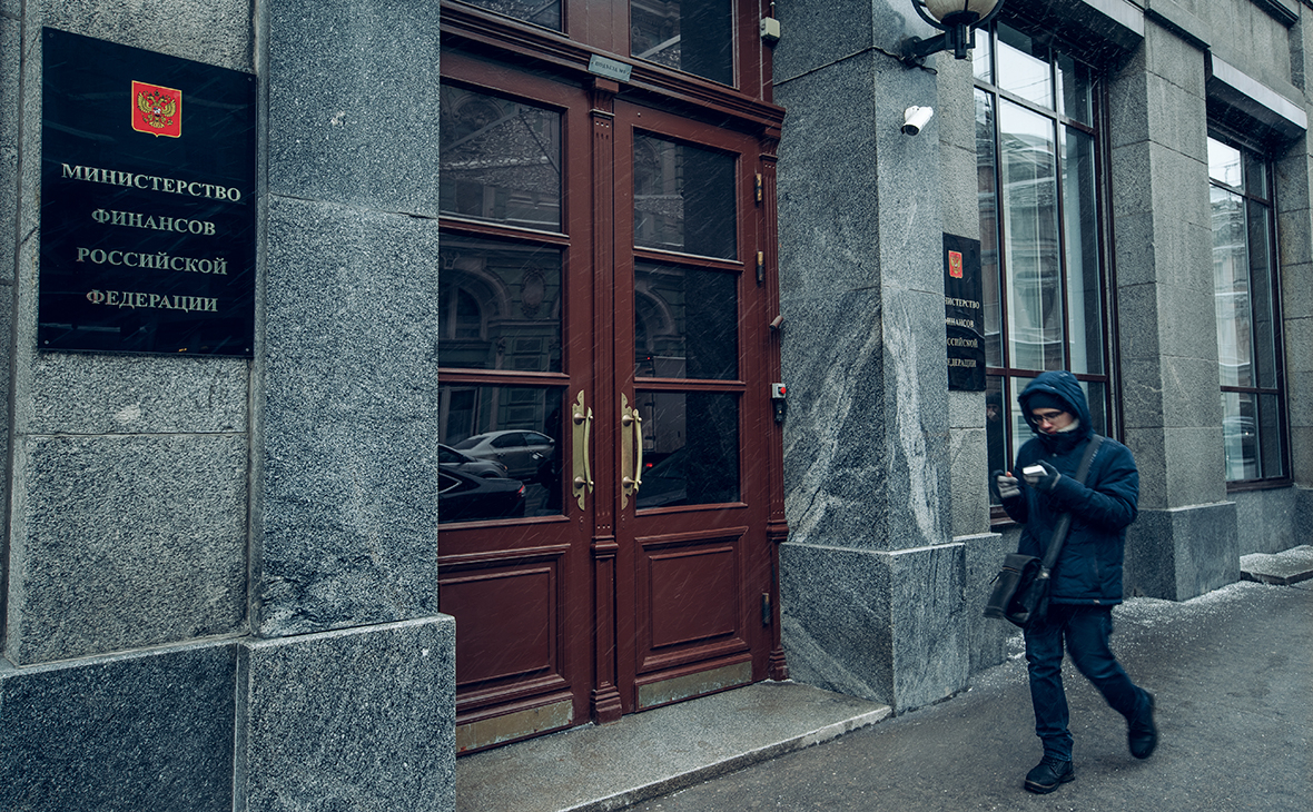 Минфин создал подкомиссию по выдаче разрешений на сделки с иностранцами