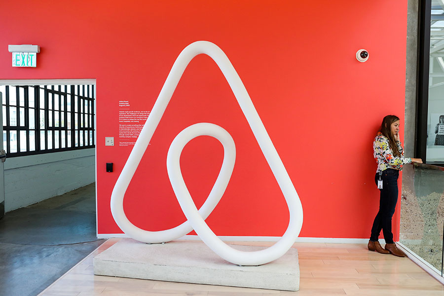От Adobe до Volkswagen: какие компании приостановили работу в России