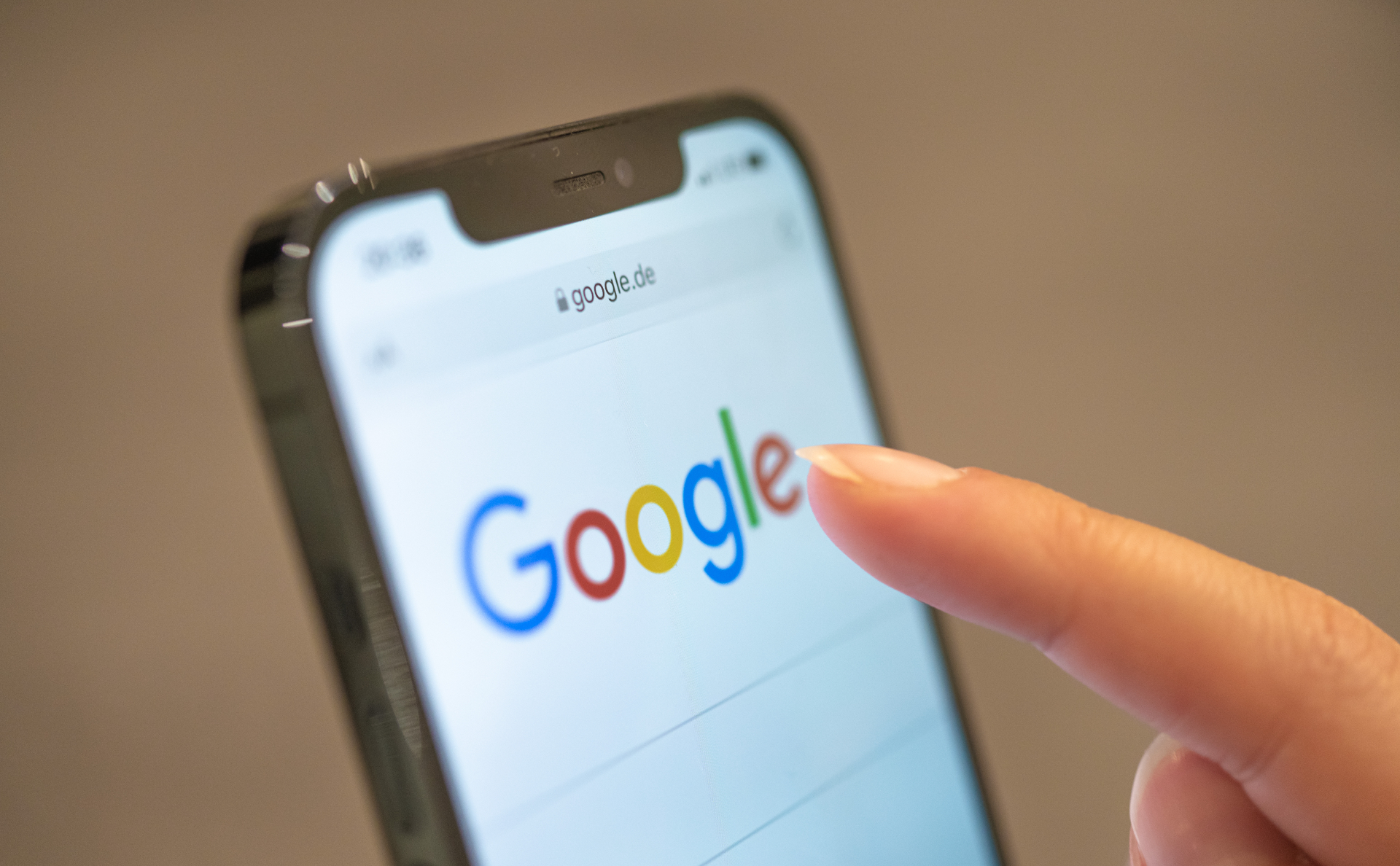 Google приостановил продажу рекламы в России