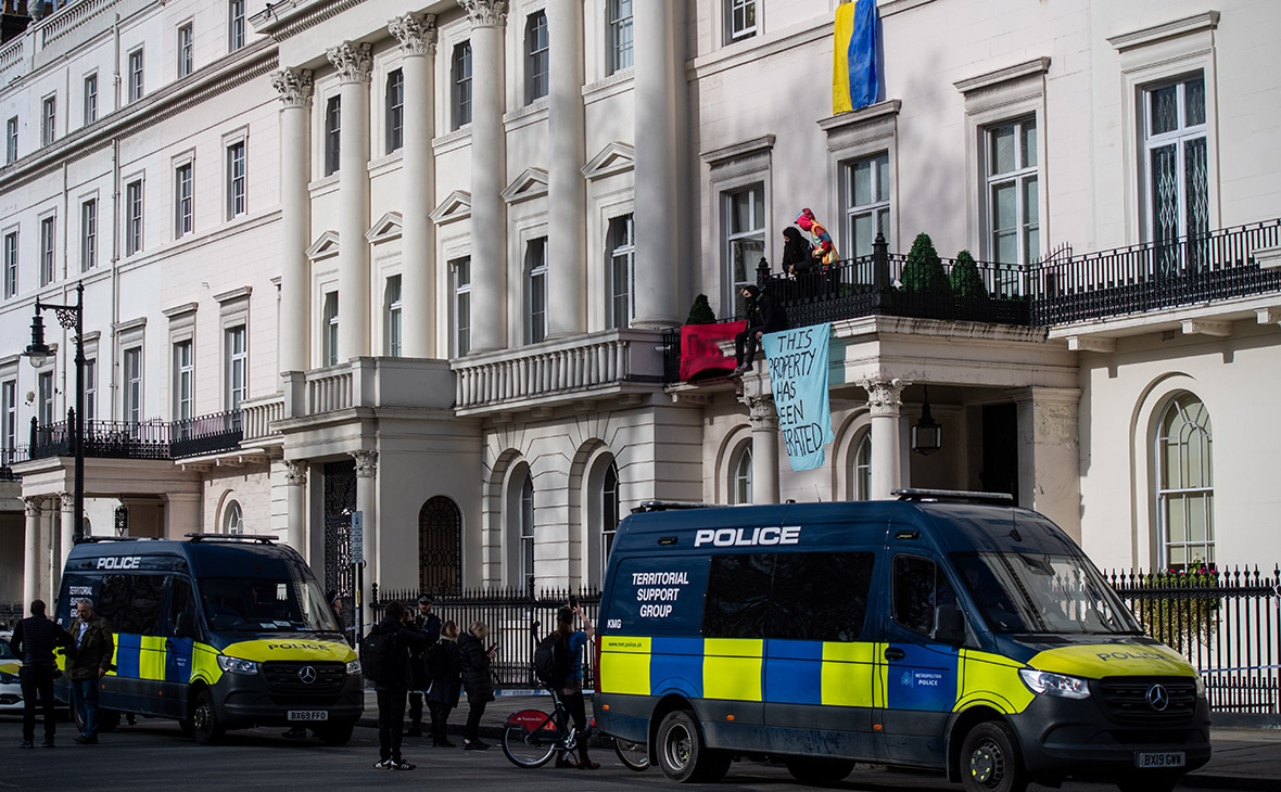 Проукраинские активисты захватили «особняк Дерипаски» в Лондоне