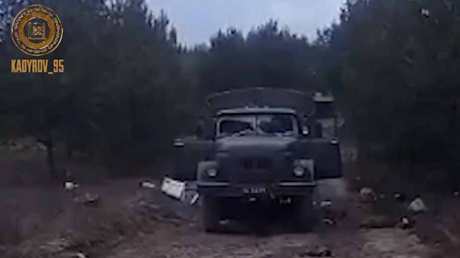 Кадыров опубликовал новое видео с чеченскими военными на Украине
