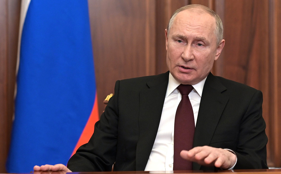 Путин заявил о надежде избежать агрессии и военного положения в России