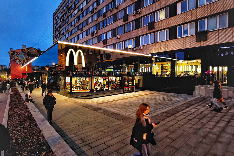  Последний день работы первого в России McDonald's перед закрытием 
