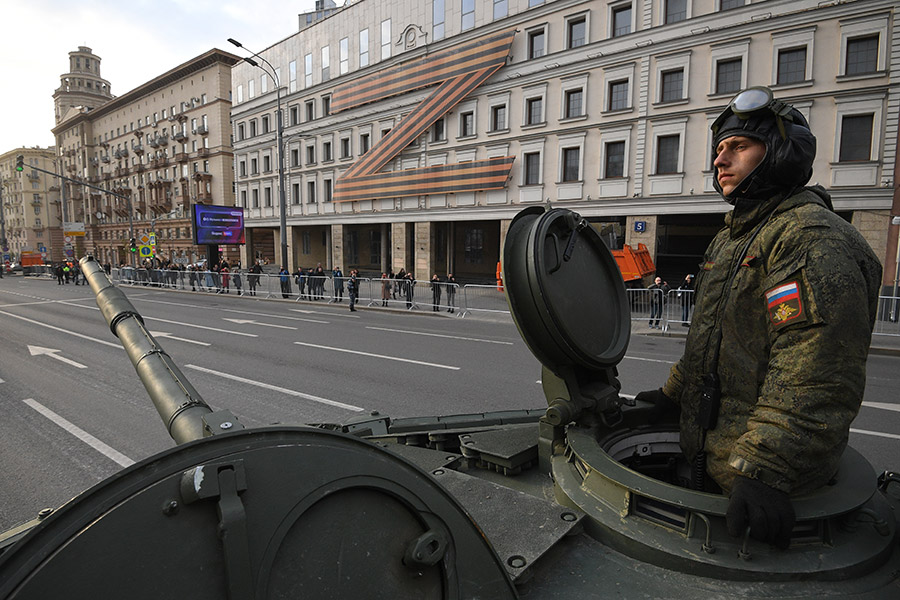 Подготовка к параду — проезд военной техники в Москве. Фоторепортаж