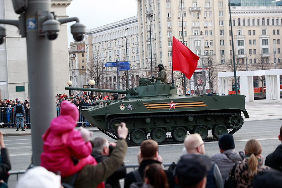 Подготовка к параду — проезд военной техники в Москве. Фоторепортаж