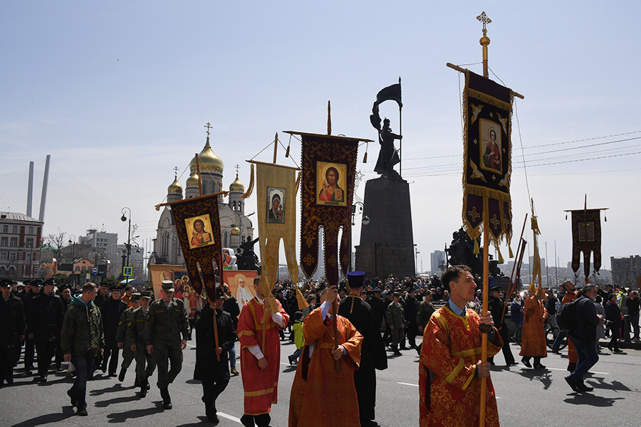 Пасха крестный ход. Пасхальный крестный ход Москва 2023. Крестный ход Владивосток 2023. Крестный ход на Пасху. Пасхальное шествие.