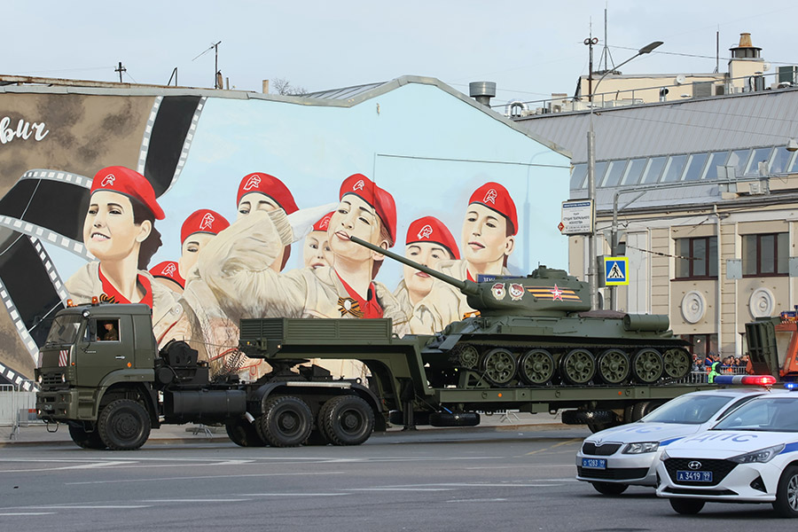 Подготовка к параду — проезд военной техники в Москве. Фоторепортаж