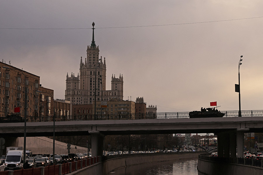 Подготовка к параду — проезд военной техники в Москве. Фоторепортаж