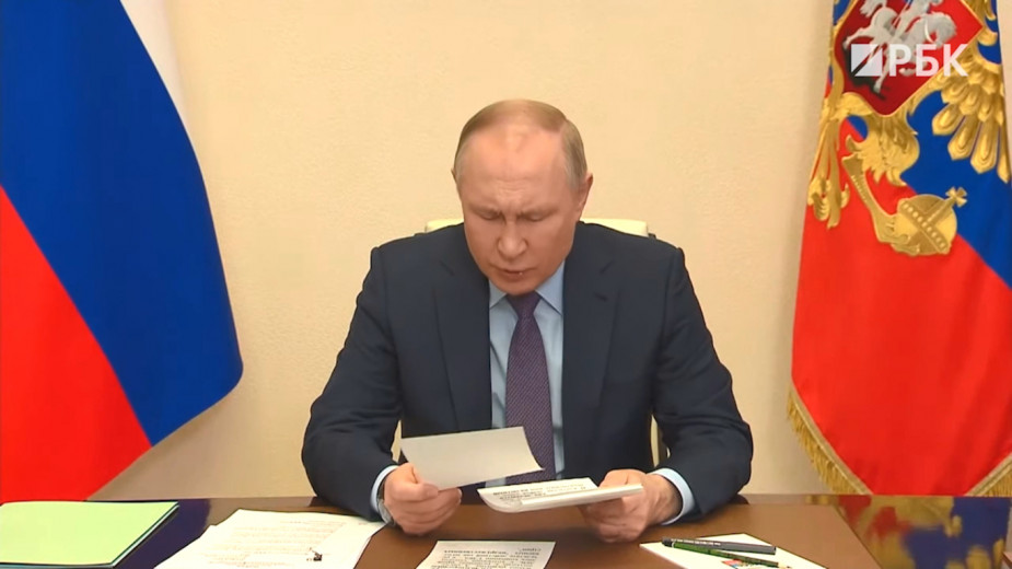 Путин поручил подготовить рынок к переходу на расчеты в нацвалютах