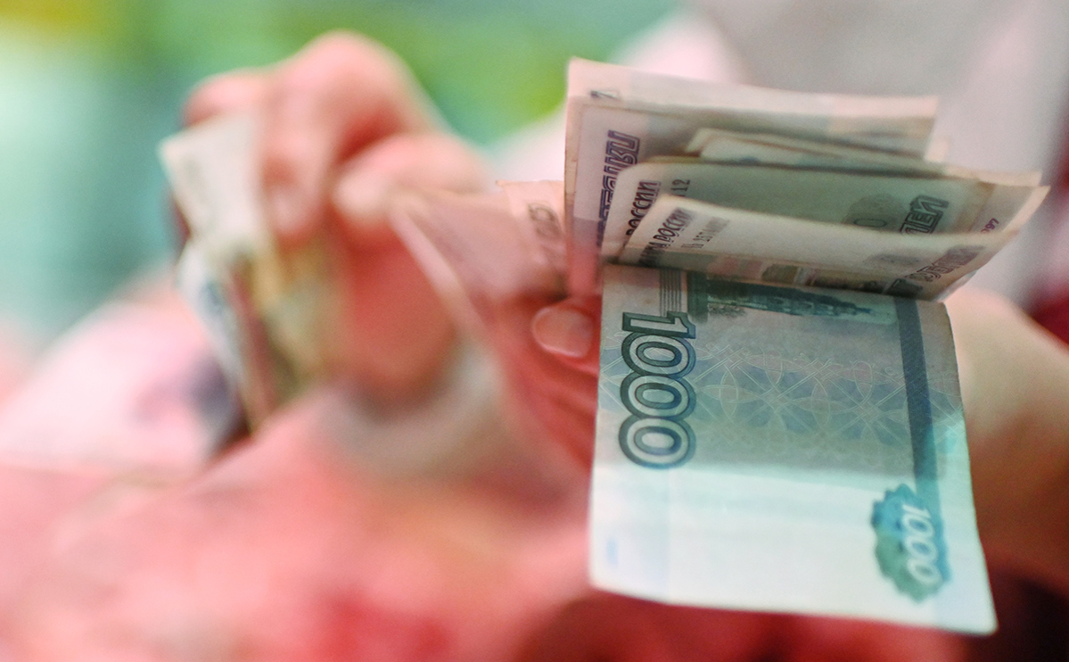 «Известия» узнали об обсуждении повышения МРОТ на 9%