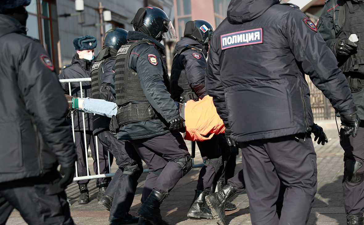 Более 400 подростков задержали с февраля на антивоенных акциях в Москве