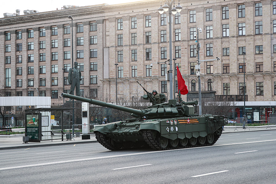 Подготовка к параду — проезд военной техники в Москве. Фоторепортаж