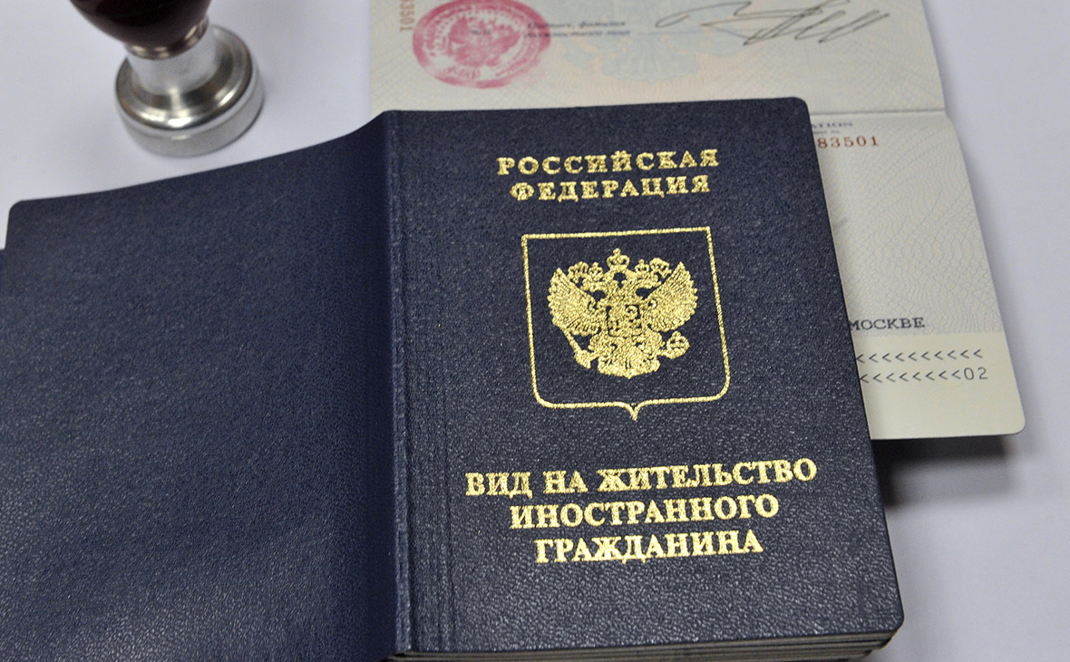 В Госдуму внесли проект о бессрочном ВНЖ для иностранных специалистов