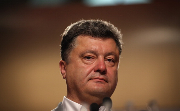 В партии Порошенко заявили, что политика не выпустили с Украины