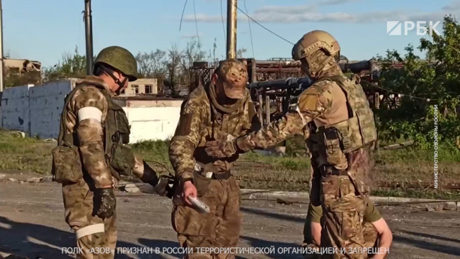 Минобороны показало кадры сдачи в плен украинских военных с «Азовстали»